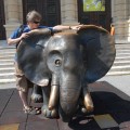Ja i słoń przed Naturhistorisches Museum