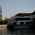 Meczet i barki na Nilu