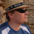 Mój portrecik w kapeluszu maltańskim przy świetle zachodu słońca